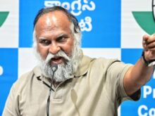 బూత్ లో జగ్గారెడ్డి బూతులు